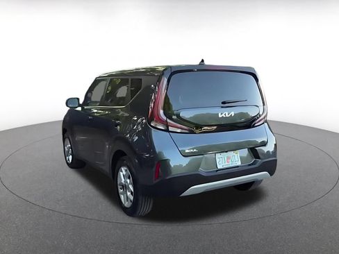 Used 2025 Kia Soul LX w/ LX Technology Package FWD image 8
