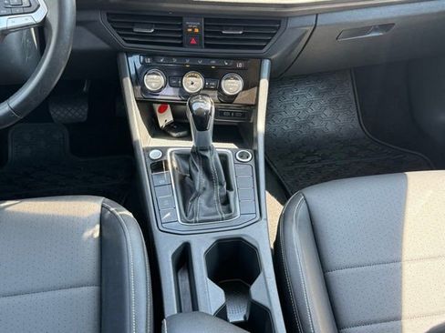 Used 2022 Volkswagen Jetta SE FWD image 15
