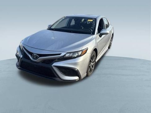 Used 2023 Toyota Camry SE FWD image 3