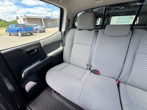 Used 2022 Toyota Tacoma SR5 AWD/4WD image 31