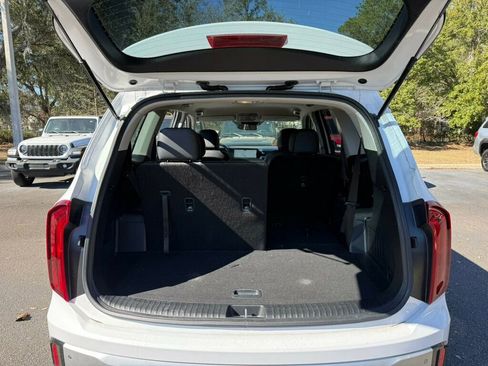 Used 2024 Kia Telluride S image 9