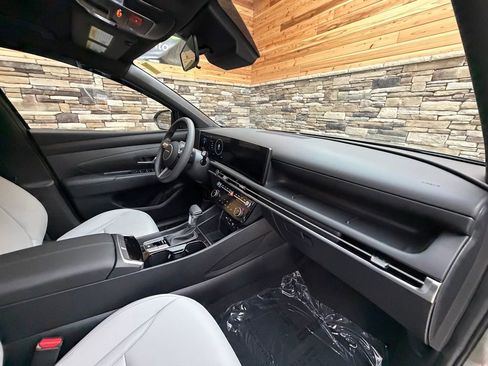Used 2026 Hyundai Santa Cruz SEL image 13