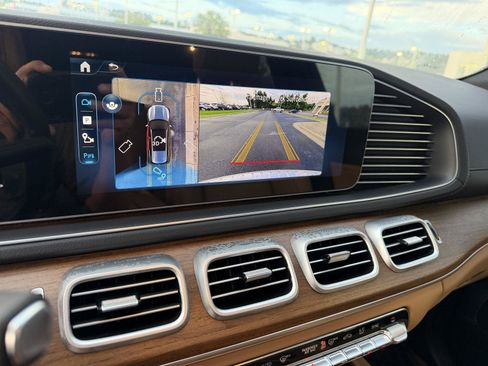 Used 2025 Mercedes-Benz GLS 450 4MATIC image 28
