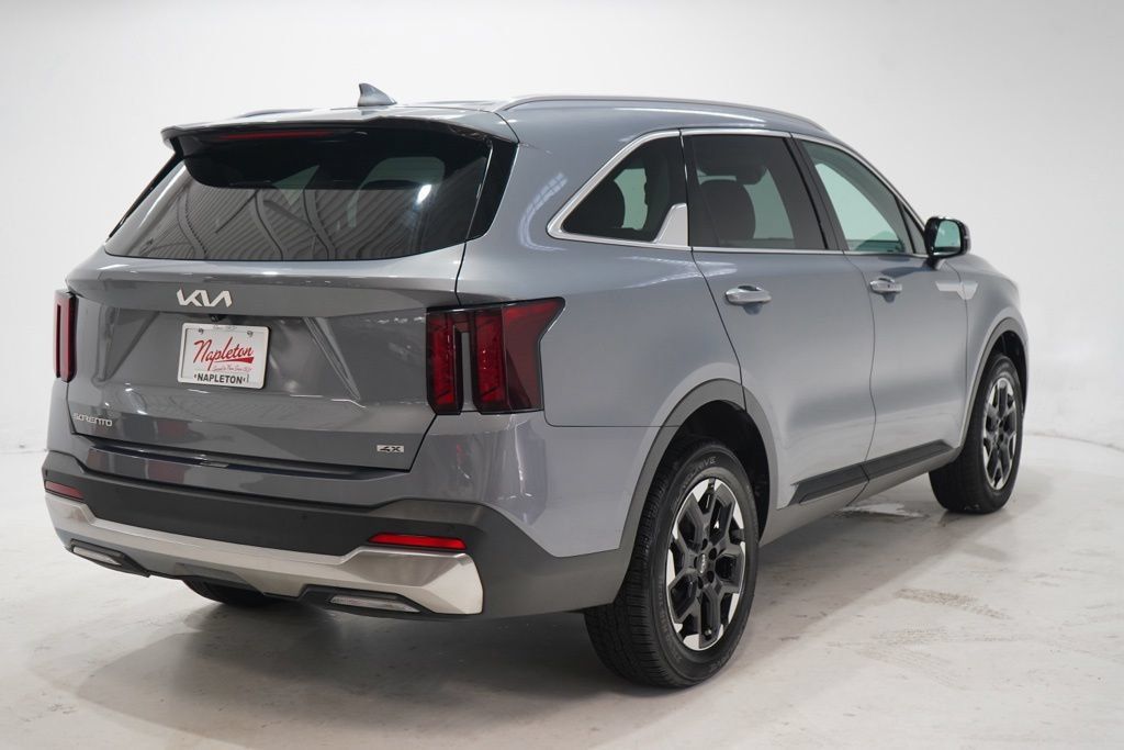 Used 2024 Kia Sorento S AWD/4WD image 8