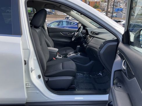 Used 2018 Nissan Rogue SV image 56