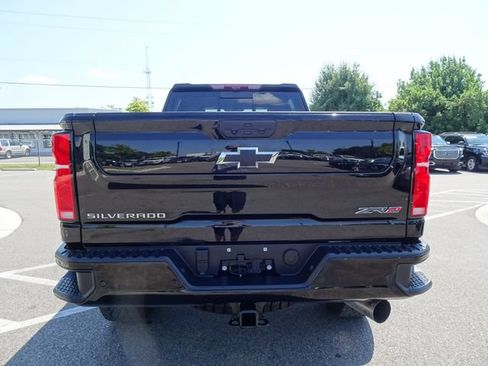 Used 2025 Chevrolet Silverado 2500 ZR2 w/ Technology Package AWD/4WD image 5