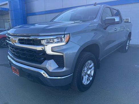 Used 2025 Chevrolet Silverado 1500 LT image 3