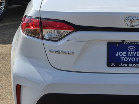Used 2025 Toyota Corolla LE FWD image 10
