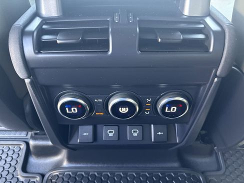 Used 2022 Land Rover Defender 110 S AWD/4WD image 14