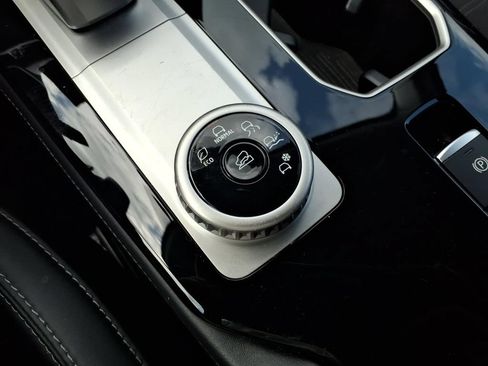 Used 2025 Mitsubishi Outlander SE FWD image 18