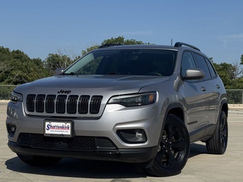 Used 2021 Jeep Cherokee Latitude Plus FWD image 2