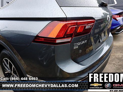 Used 2021 Volkswagen Tiguan SE w/ Panoramic Sunroof Package FWD image 8