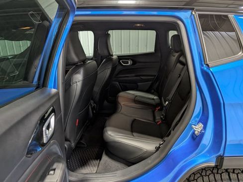 Used 2025 Jeep Compass Trailhawk AWD/4WD image 9