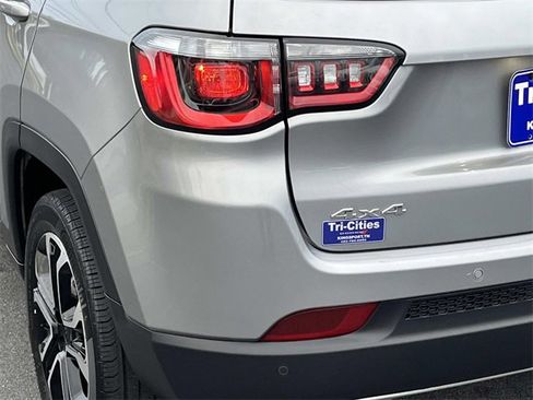 Used 2023 Jeep Compass Limited image 5