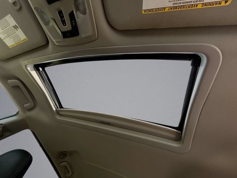 Used 2016 Toyota Sienna SE FWD image 28