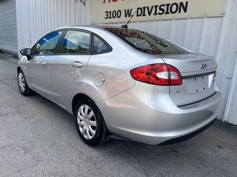 Used 2013 Ford Fiesta SE FWD image 3