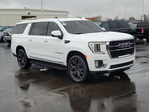 Used 2024 GMC Yukon XL SLT w/ SLT Luxury Package image 33