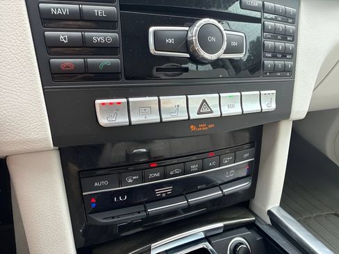 Used 2014 Mercedes-Benz E 250 BlueTEC Sedan image 25