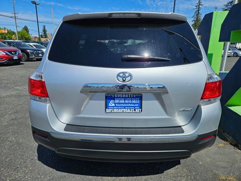 Used 2012 Toyota Highlander 4WD w/ Tow Pkg image 4
