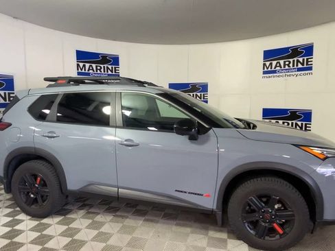 Used 2025 Nissan Rogue SV AWD/4WD image 3