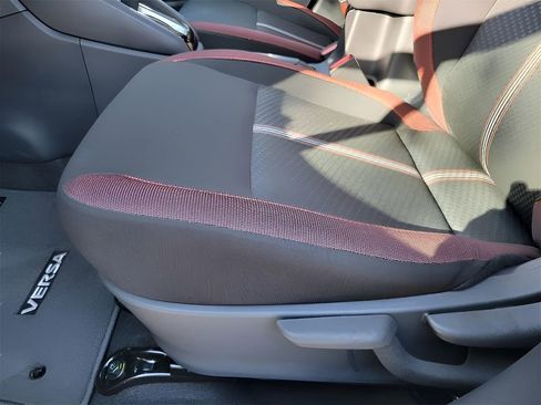 Used 2025 Nissan Versa SR image 11