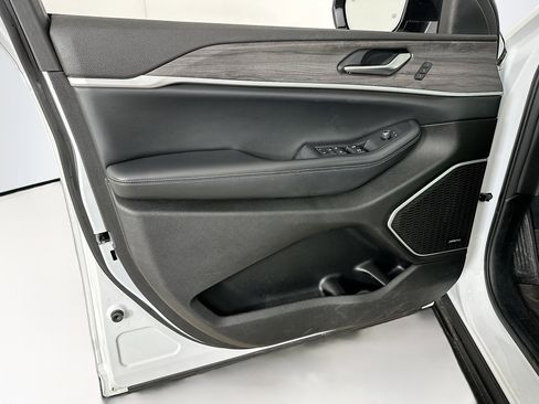 Used 2022 Jeep Grand Cherokee Limited 4xe w/ Luxury Tech Group II image 27