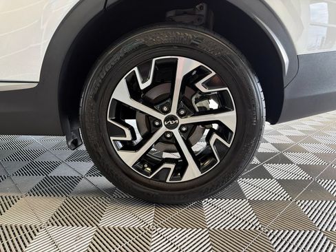Used 2023 Kia Sportage EX AWD/4WD image 8