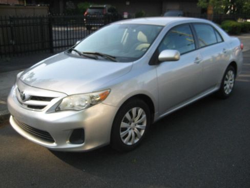 Used 2012 Toyota Corolla LE image 1