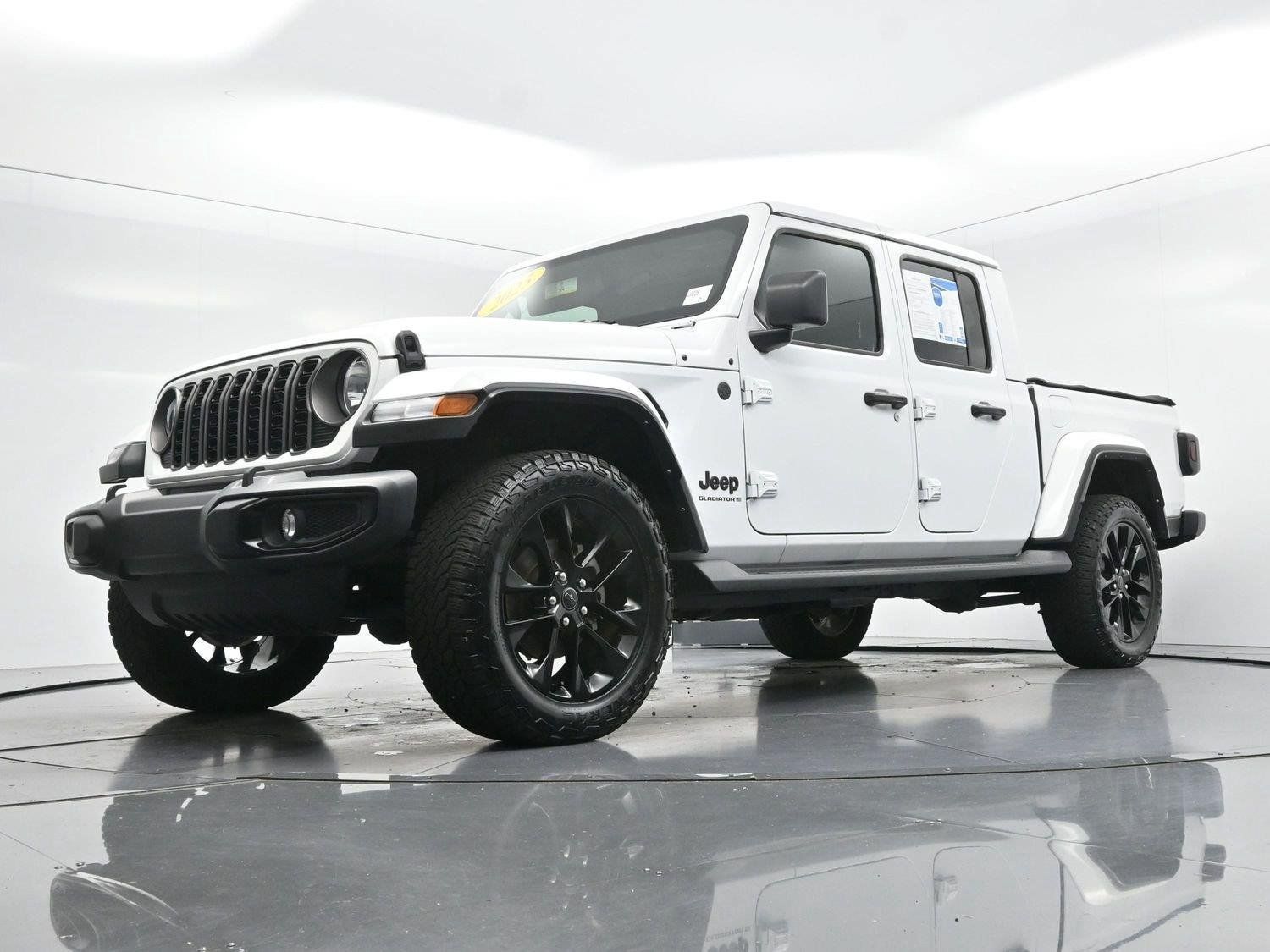 Used 2025 Jeep Gladiator Sport AWD/4WD image 43