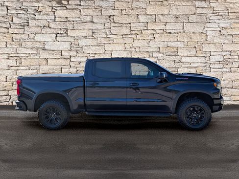 Used 2022 Chevrolet Silverado 1500 ZR2 w/ Technology Package image 4