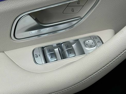 Used 2025 Mercedes-Benz GLS 450 4MATIC image 13