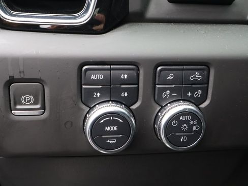 Used 2023 GMC Sierra 1500 Denali w/ Technology Package AWD/4WD image 18