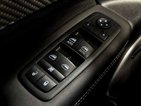 Used 2015 Jeep Grand Cherokee SRT AWD/4WD image 46