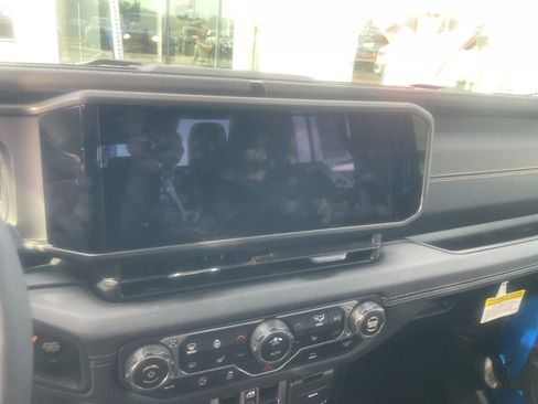 Used 2025 Jeep Gladiator Sport AWD/4WD image 13
