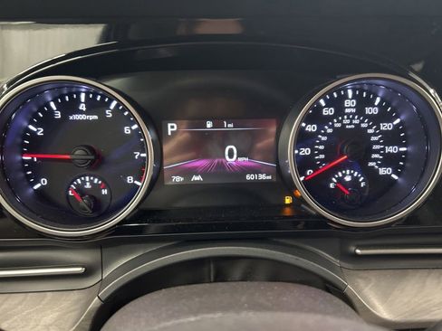 Used 2023 Kia Carnival EX FWD image 9