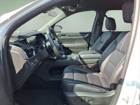 Used 2026 GMC Acadia Elevation w/ Elevation Premium Package AWD/4WD image 4