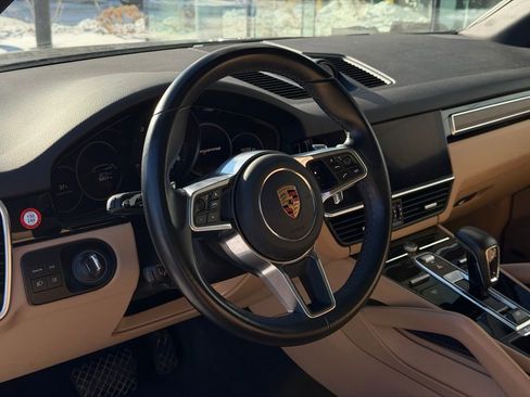 Used 2023 Porsche Cayenne image 4