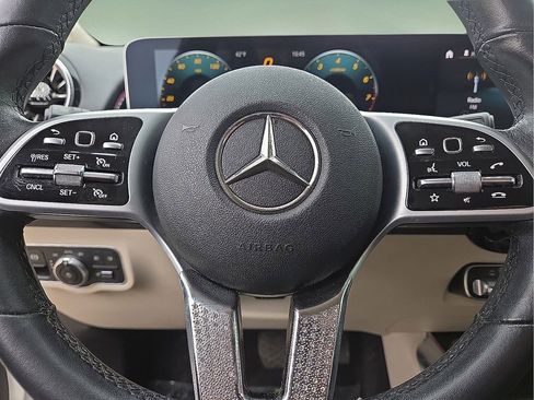 Used 2021 Mercedes-Benz GLB 250 w/ Premium Package image 27