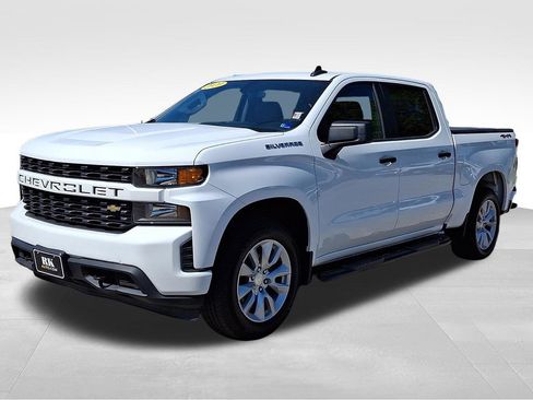 Used 2020 Chevrolet Silverado 1500 Custom w/ Custom Value Package image 3
