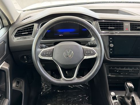 Certified 2023 Volkswagen Tiguan SE w/ Panoramic Sunroof Package FWD image 23