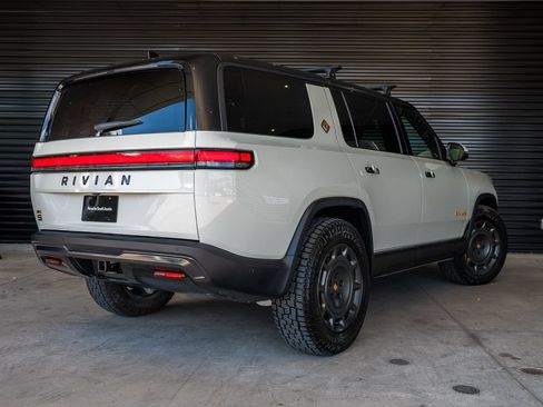 Used 2025 Rivian R1S Premium Dual AWD/4WD image 7
