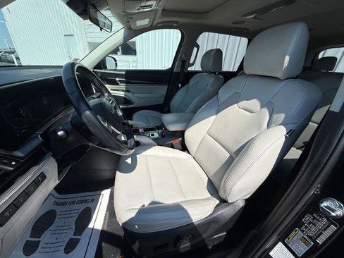 Used 2025 Kia Telluride S FWD image 7