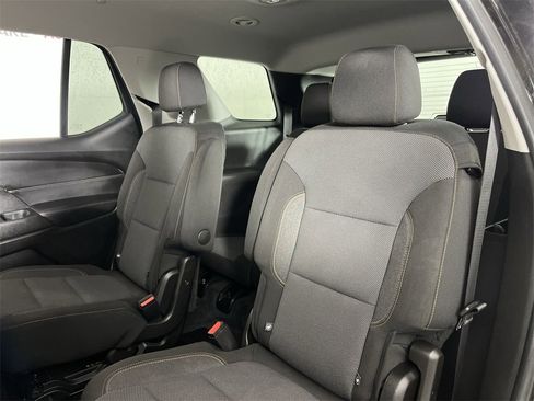 Used 2021 Chevrolet Traverse LT image 21