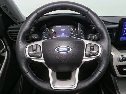 Used 2024 Ford Explorer XLT AWD/4WD image 29
