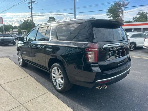 Used 2021 Chevrolet Suburban High Country w/ Premium Package AWD/4WD image 5