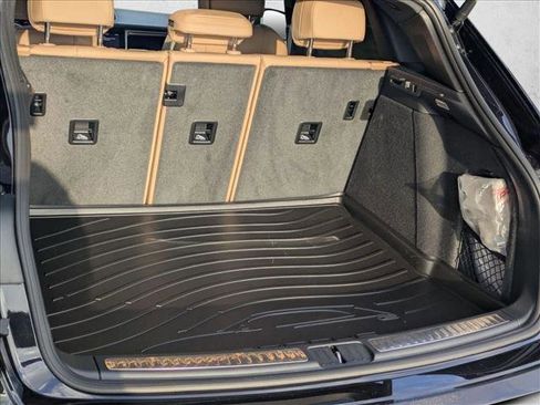 Used 2025 Porsche Macan image 6