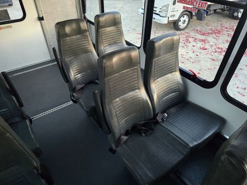 Used 2019 Ford F550 2WD Regular Cab Super Duty image 32