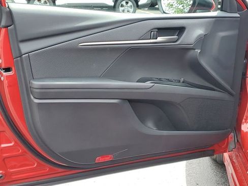 Used 2025 Toyota Camry SE image 9