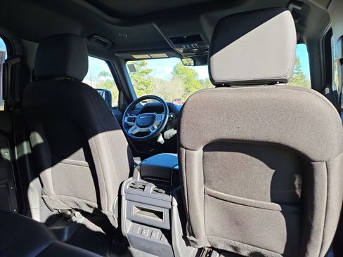 Used 2025 Land Rover Defender 110 S image 18