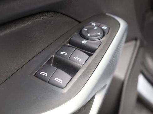 Used 2025 Chevrolet Trax RS w/ Sunroof Package image 15